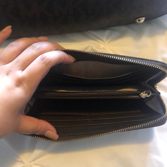 MK tote and wallet combo - Picture 3 of 7